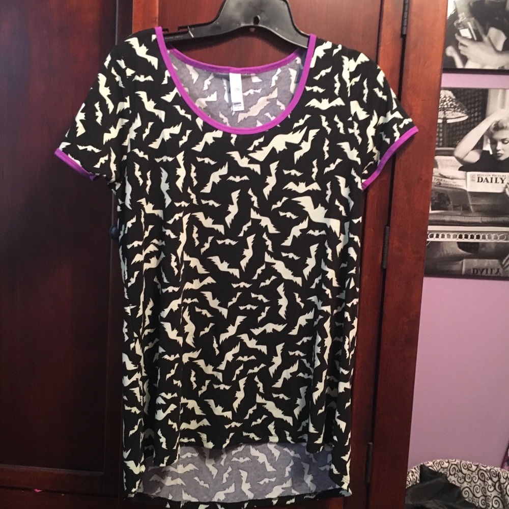 LuLaRoe Halloween Bats Classic Tee
